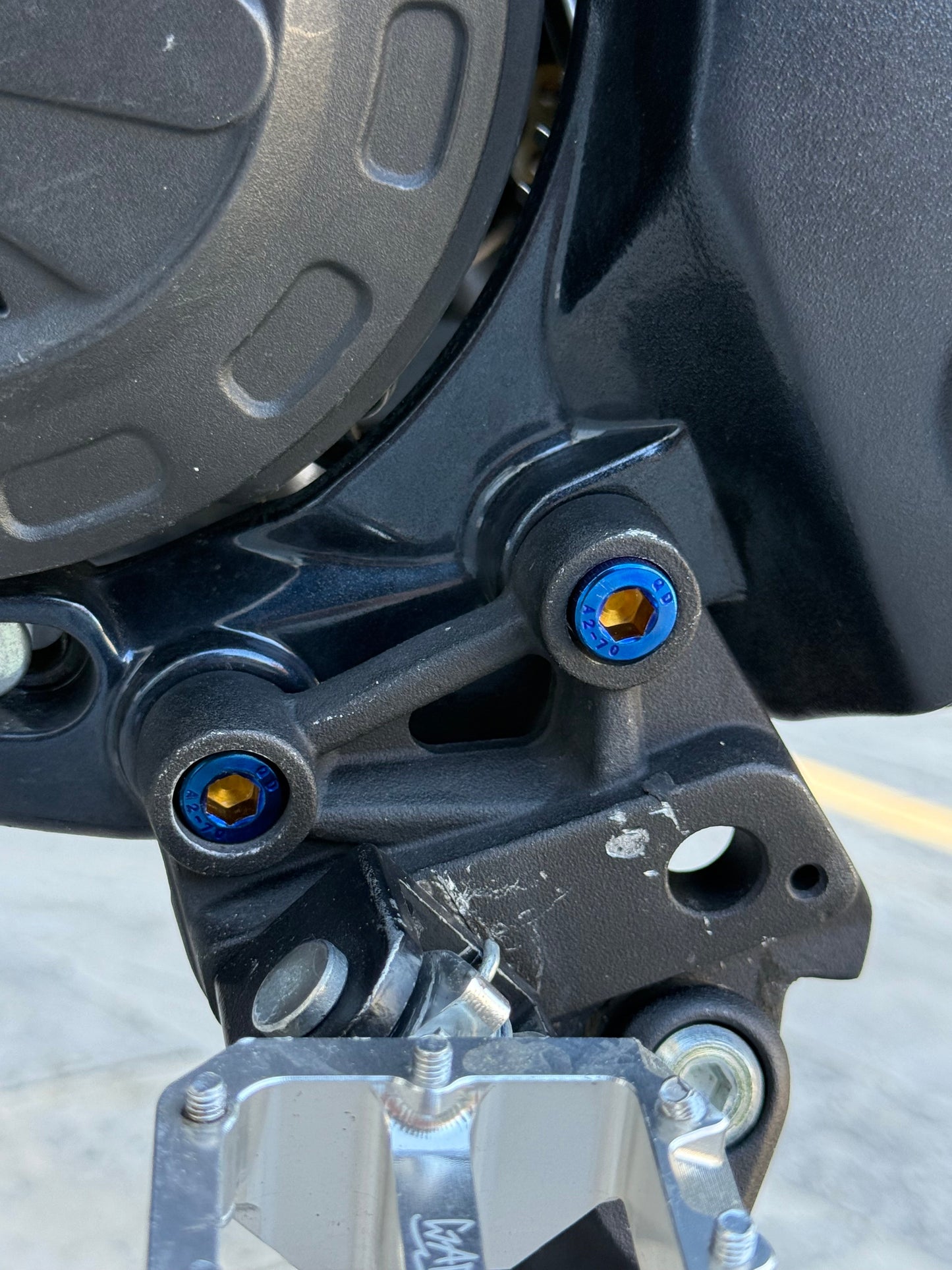 TALARIA X3 PEG BRACKET TITANIUM BOLTS